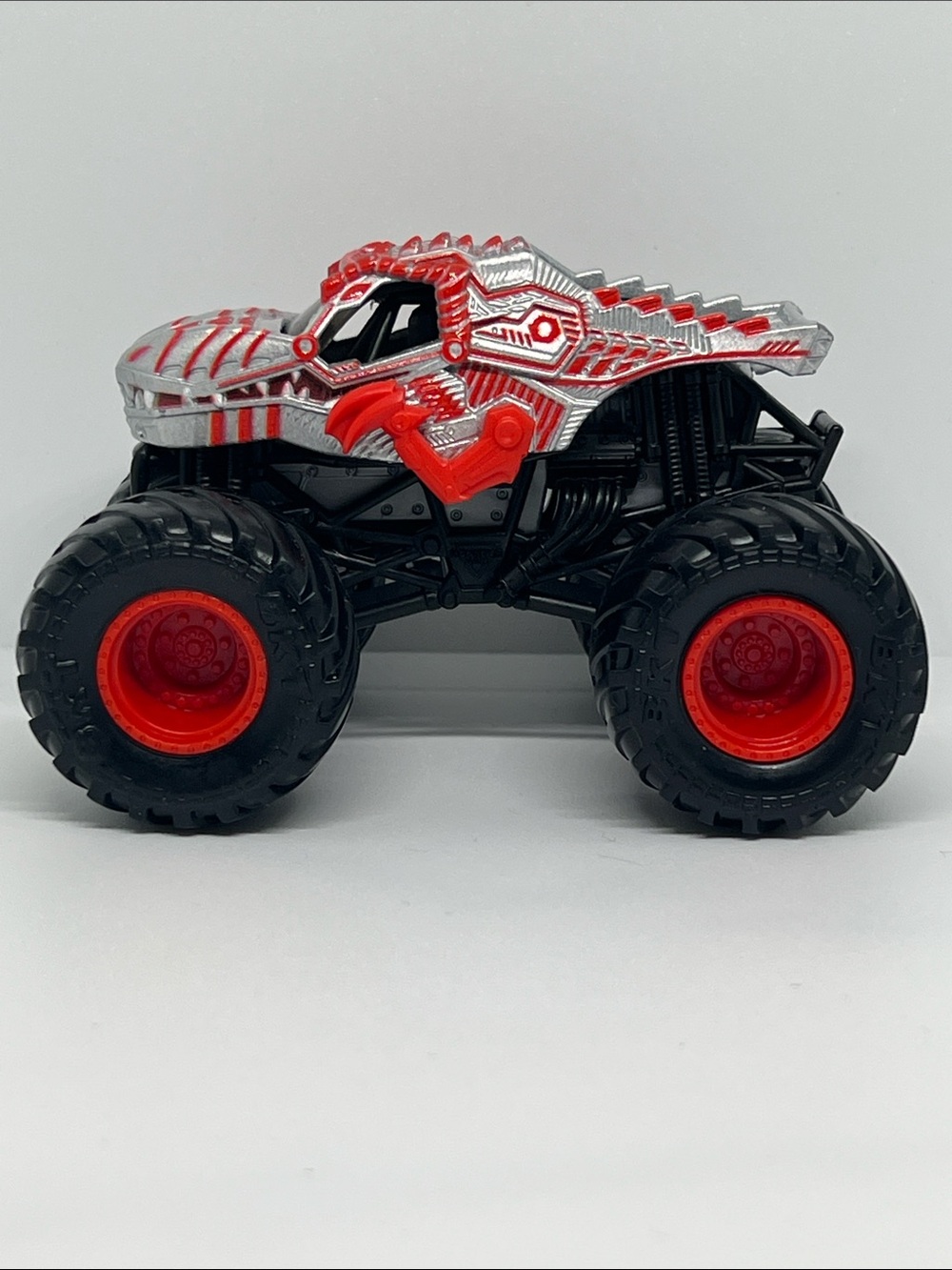Monster Jam - ThunderROARus 2025 Series 44 / 1:64 Scale